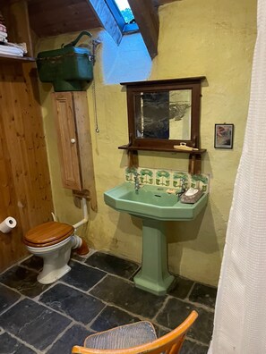 Haartrockner, Handtücher, Seife, Shampoo