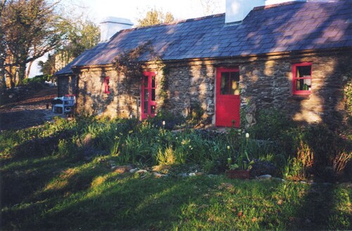 Enchanting 2-bedroom cottage  near charming Durrus village and Bantry town