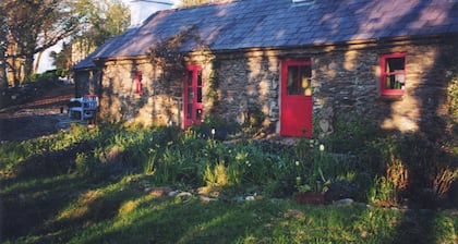 Enchanting 2-bedroom cottage near charming Durrus village and Bantry town
