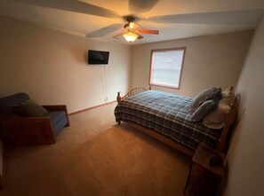 3 slaapkamers, een strijkplank/strijkijzer, wifi, beddengoed