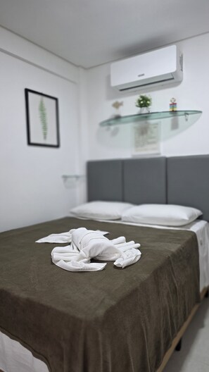 Comfort Duplex, Courtyard View | Laptop workspace, free WiFi