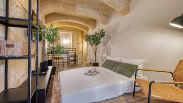 BĂŒgeleisen/BĂŒgelbrett, kostenloses WLAN, BettwĂ€sche