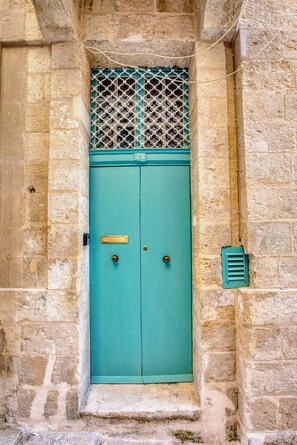 Exterior detail - Charming, Modern duplex in city center JMBA1-1 (Valletta)