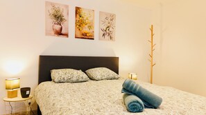 4 habitaciones, tabla de planchar con plancha, wifi y ropa de cama 