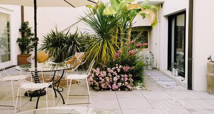 Enchanting 6-bedroom Villa in Treviso, private patio
