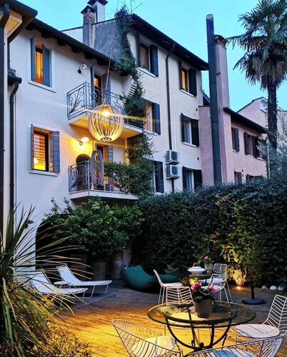 Enchanting 6-bedroom Villa in Treviso, private patio