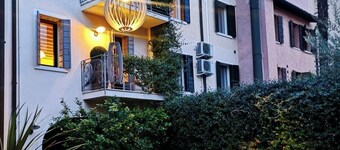 Enchanting 6-bedroom Villa in Treviso, private patio
