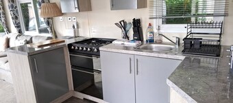 Hillside retreat - 2 bedrooms sleeps 5