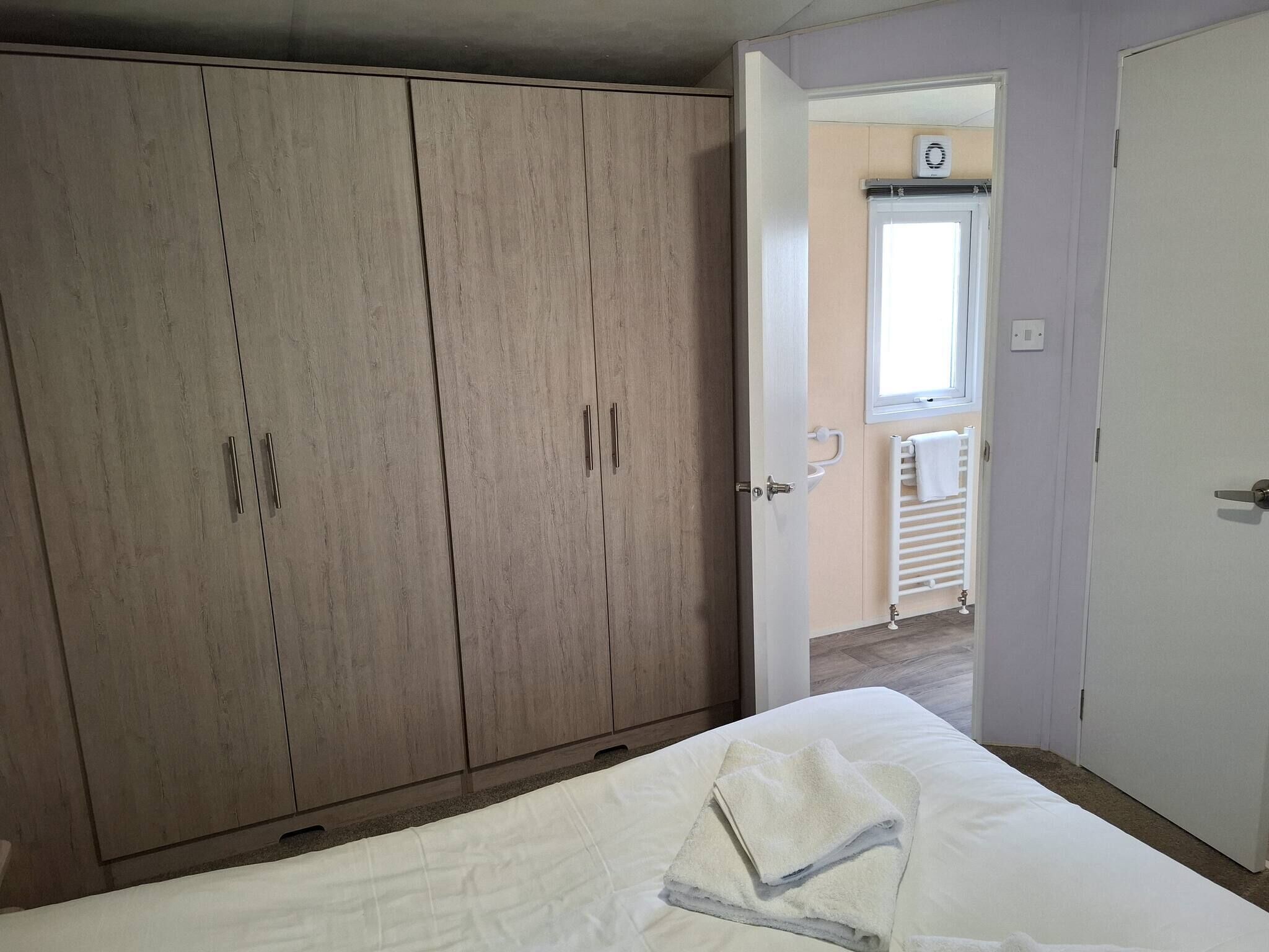 2 bedrooms, travel cot, free WiFi, bed sheets