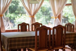 Dining - Yellow Cottage Duendes Del Maiten (San Carlos de Bariloche)