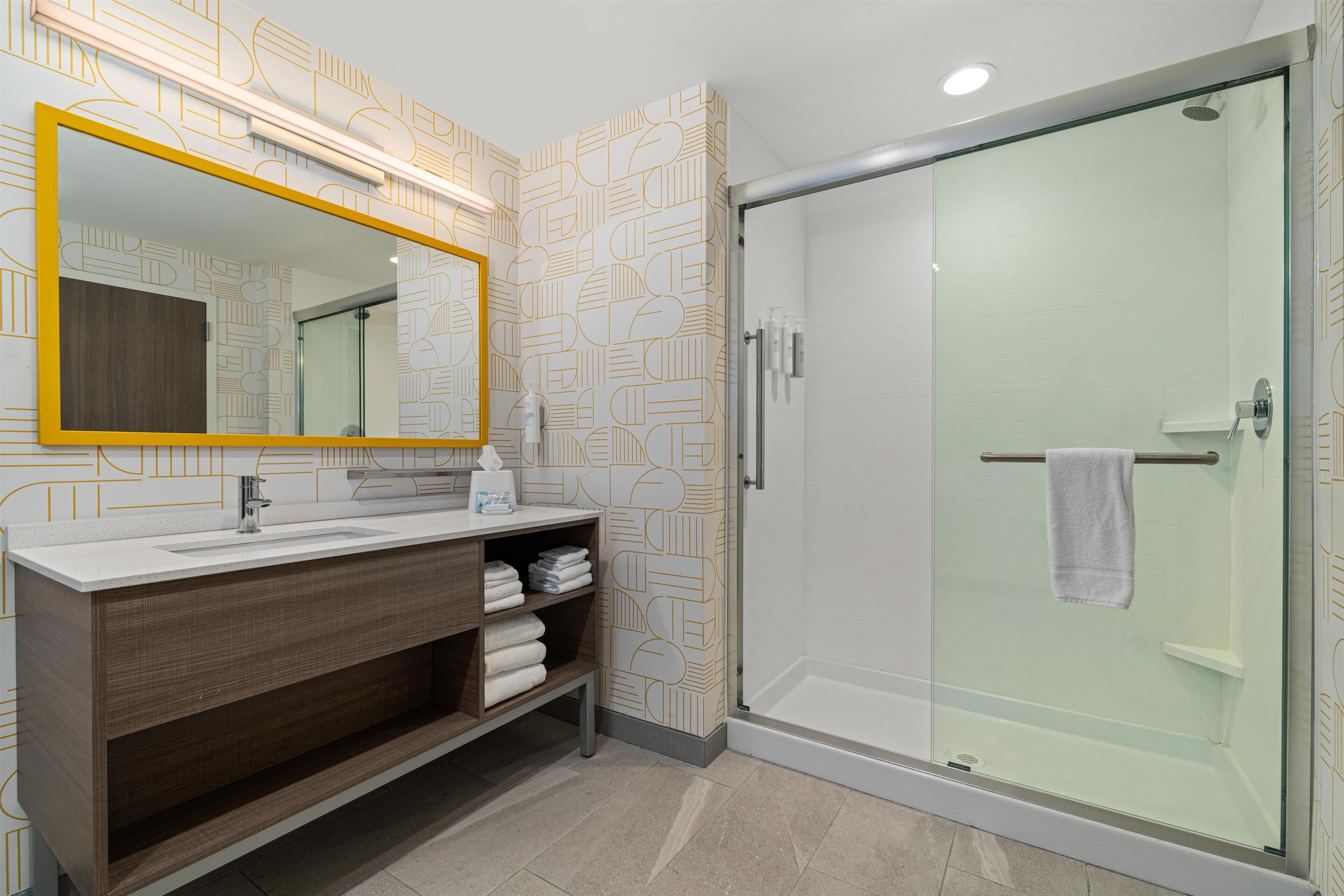 Suite, 1 cama de matrimonio grande, accesible para personas con discapacidad (Hearing) | Baño