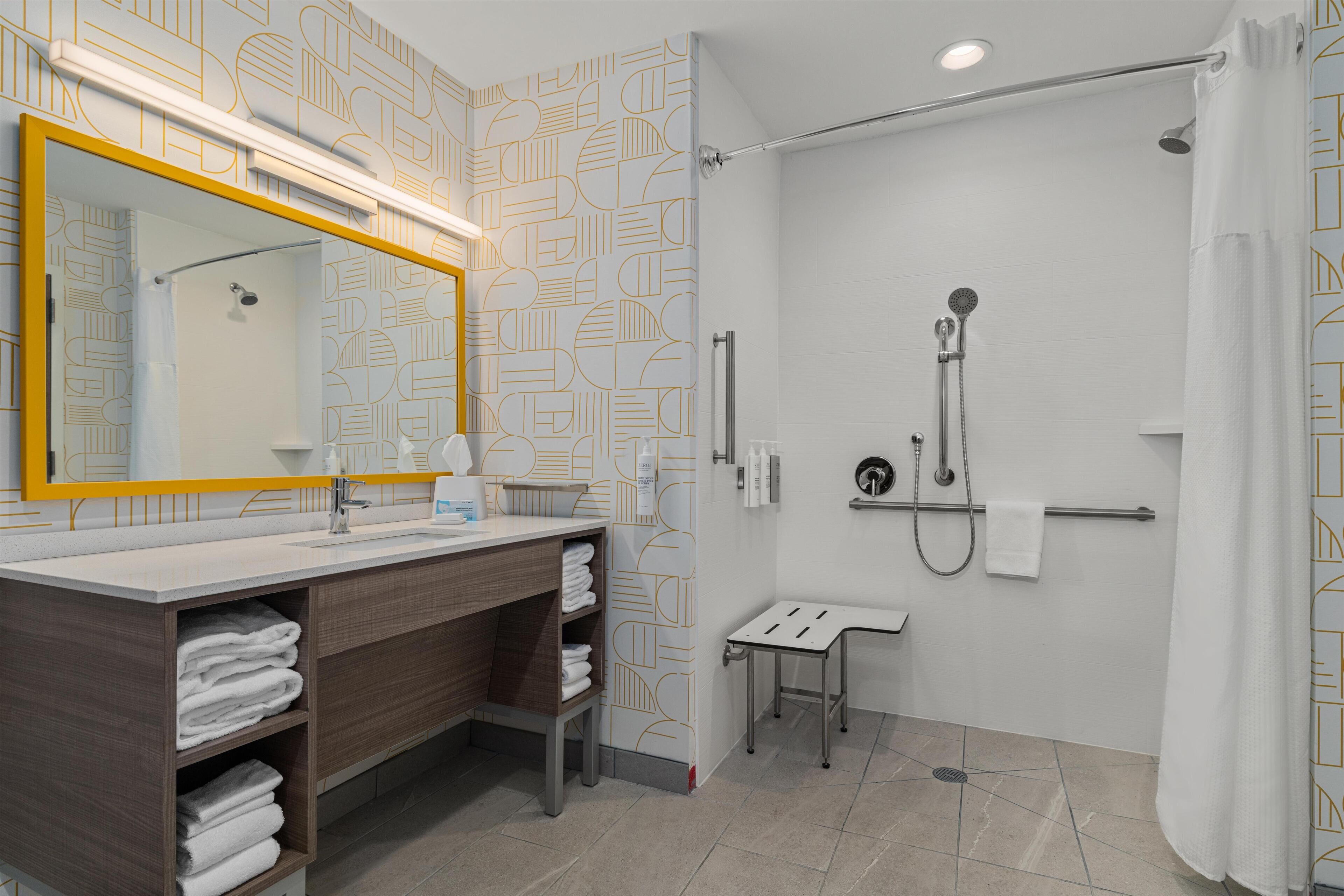 Suite, 1 cama de matrimonio grande, accesible para personas con discapacidad (Roll-In Shower) | Baño