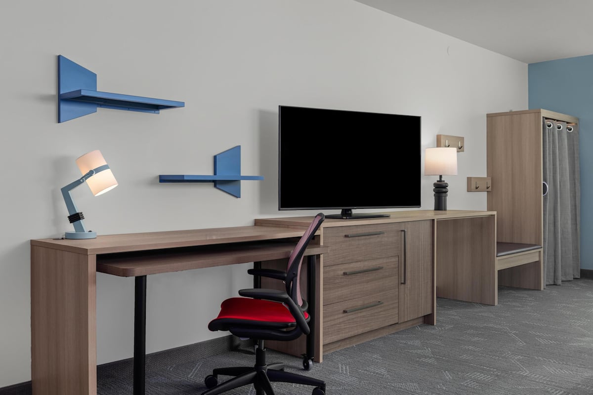 Studio Suite, 2 Queen Beds, Accessible, Bathtub | Free WiFi
