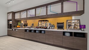 Free daily buffet breakfast - Home2 Suites By Hilton Lebanon (Lebanon)