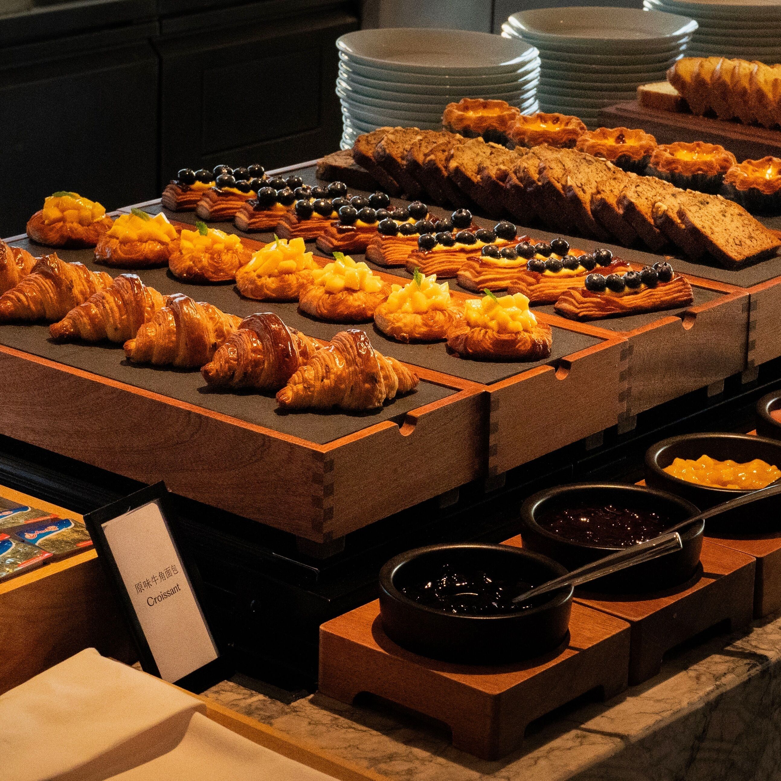 Daily buffet breakfast for a fee