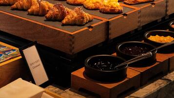 Daily buffet breakfast for a fee