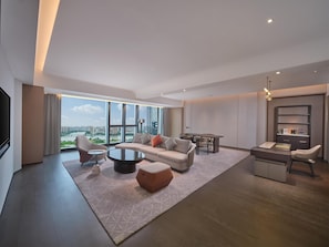 Premium Suite, 1 King Bed | Down comforters, minibar, desk, iron/ironing board