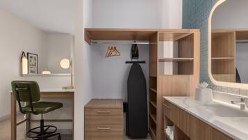 Iron/ironing board, free WiFi