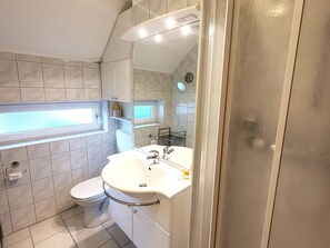 Apartment | Bathroom | Towels - Apartment in Winterberg Near Kappe Mountain (Winterberg)