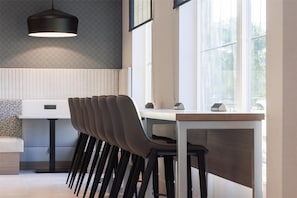 Lobby - Home2 Suites By Hilton Kittery (Kittery)