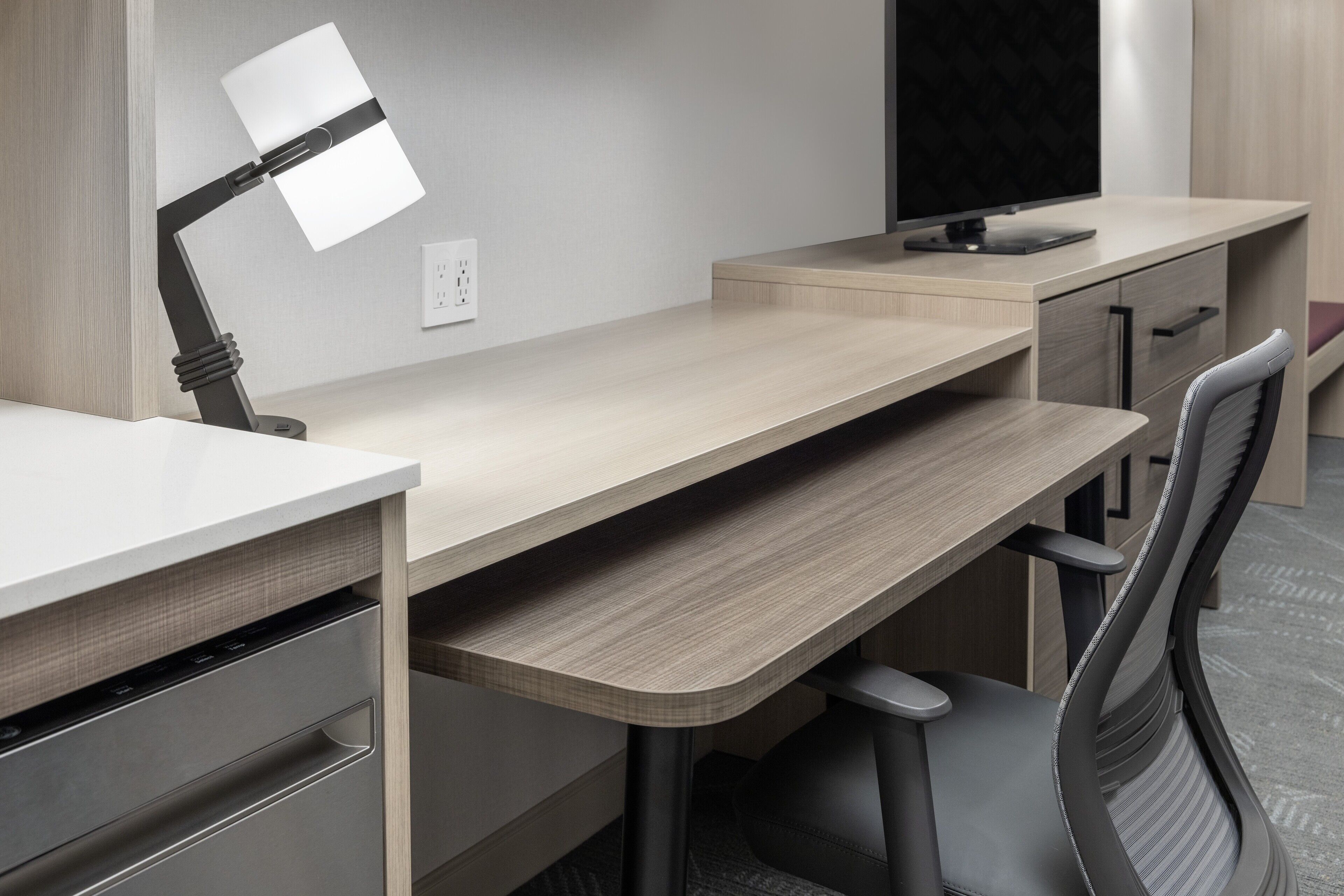 Bureau, espace de travail pour ordinateur portable, rideaux occultants