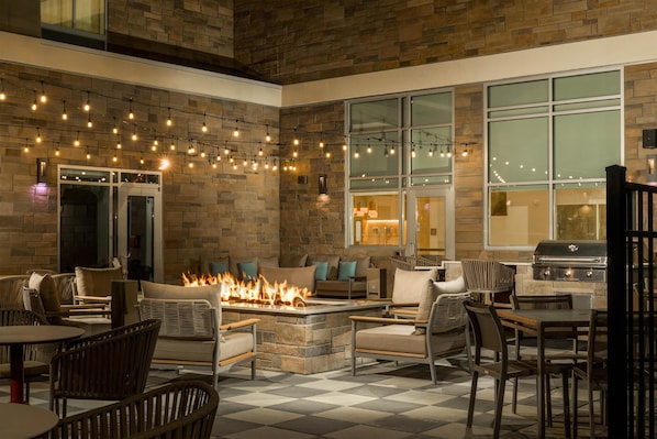 Terrace/patio - Homewood Suites By Hilton Puyallup Tacoma (Puyallup)