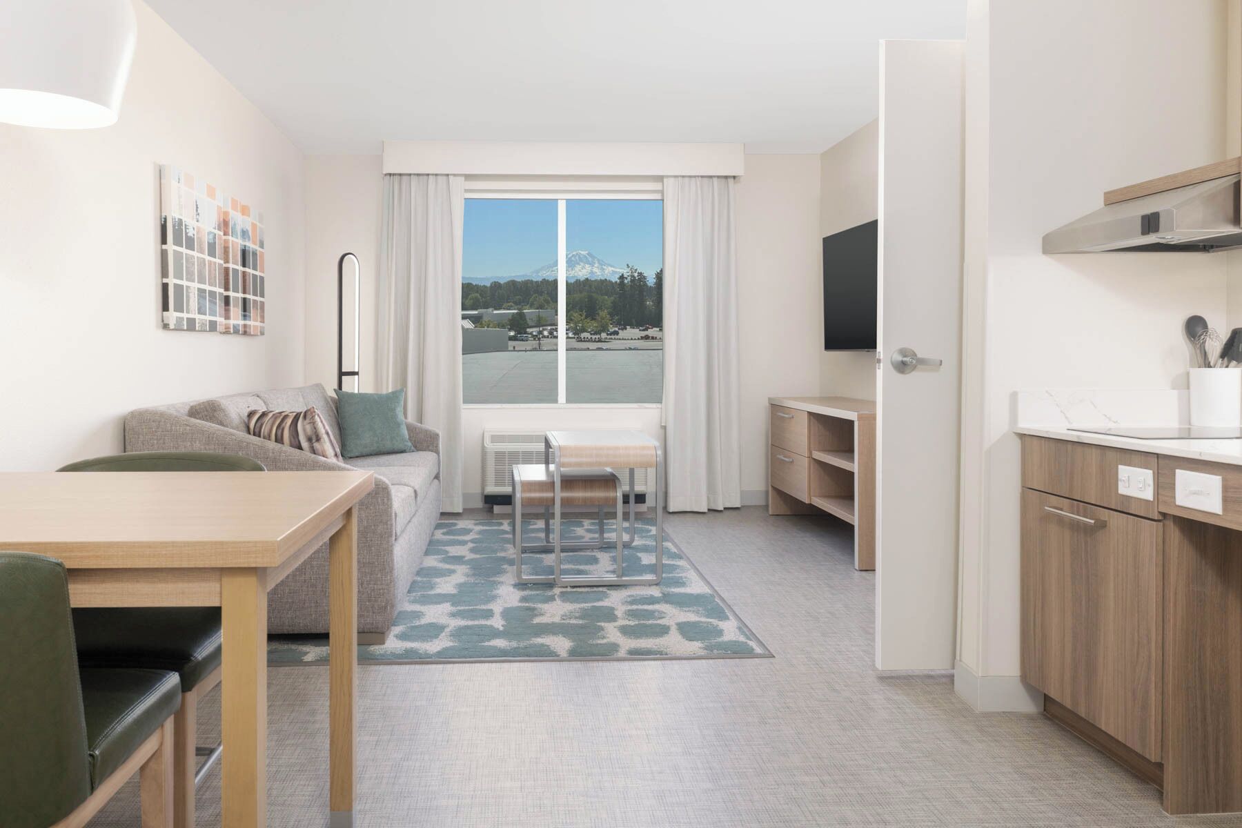 Suite, 1 King Bed, Accessible, Mountain View (Mobility, Bathtub) | Free WiFi