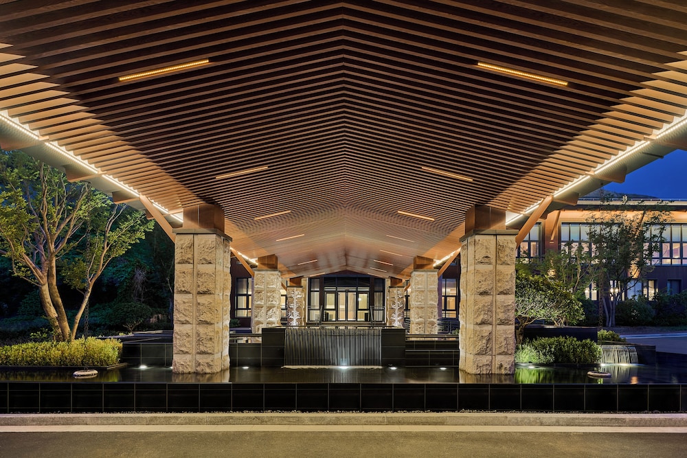 Secan Hotel Qingdao, Curio Collection by Hilton