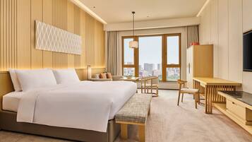 Room, 1 King Bed | In-room safe, blackout drapes, iron/ironing board