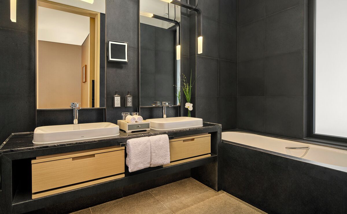 Room, 1 King Bed | Bathroom