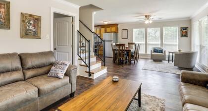 Riverfront Family Retreat w/ Yard in Saint Amant