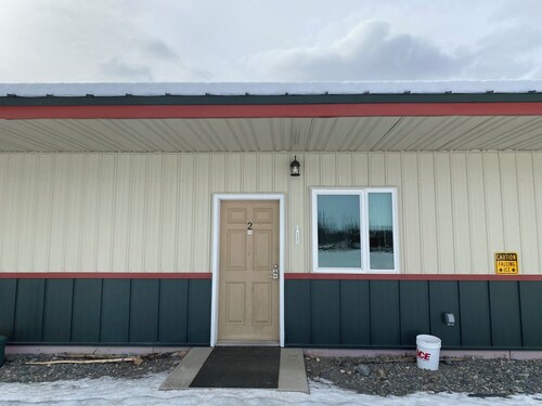 Tundra Apt #2-Modern Comfort in the Last Frontier (For families or casual travelers)