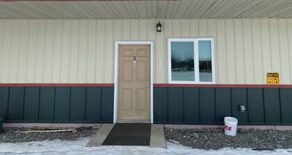 Tundra Apt #2-Modern Comfort in the Last Frontier (For families or casual travelers)