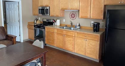 Tundra Apt #2-Modern Comfort in the Last Frontier (For families or casual travelers)