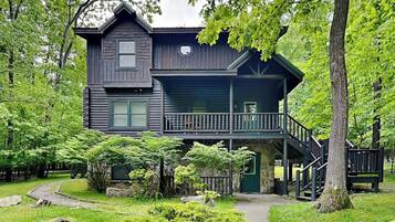 House (4 Bedrooms) | Exterior