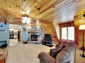 House (3 Bedrooms) | Property amenity - Walnut Cellars by Taylor Made Deep Creek (Oakland)
