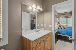 Nhà (5 Bedrooms) | Tiện nghi, dịch vụ nơi lưu trú