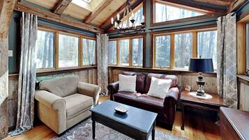 House (3 Bedrooms) | Property amenity