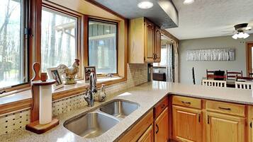 House (3 Bedrooms) | Property amenity