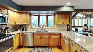 House (3 Bedrooms) | Property amenity