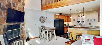 Alpine Loft and Lake by Taylor Made Deep Creek