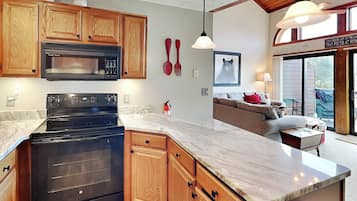 Studio (3 Bedrooms) | Property amenity