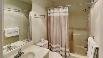 Studio (2 Bedrooms) | Property amenity