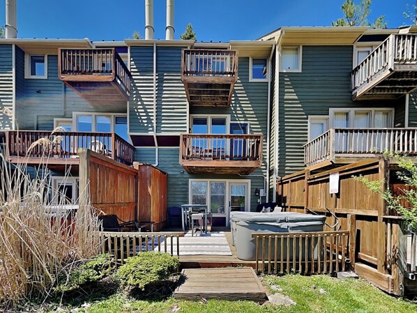 Studio (2 Bedrooms) | Property amenity