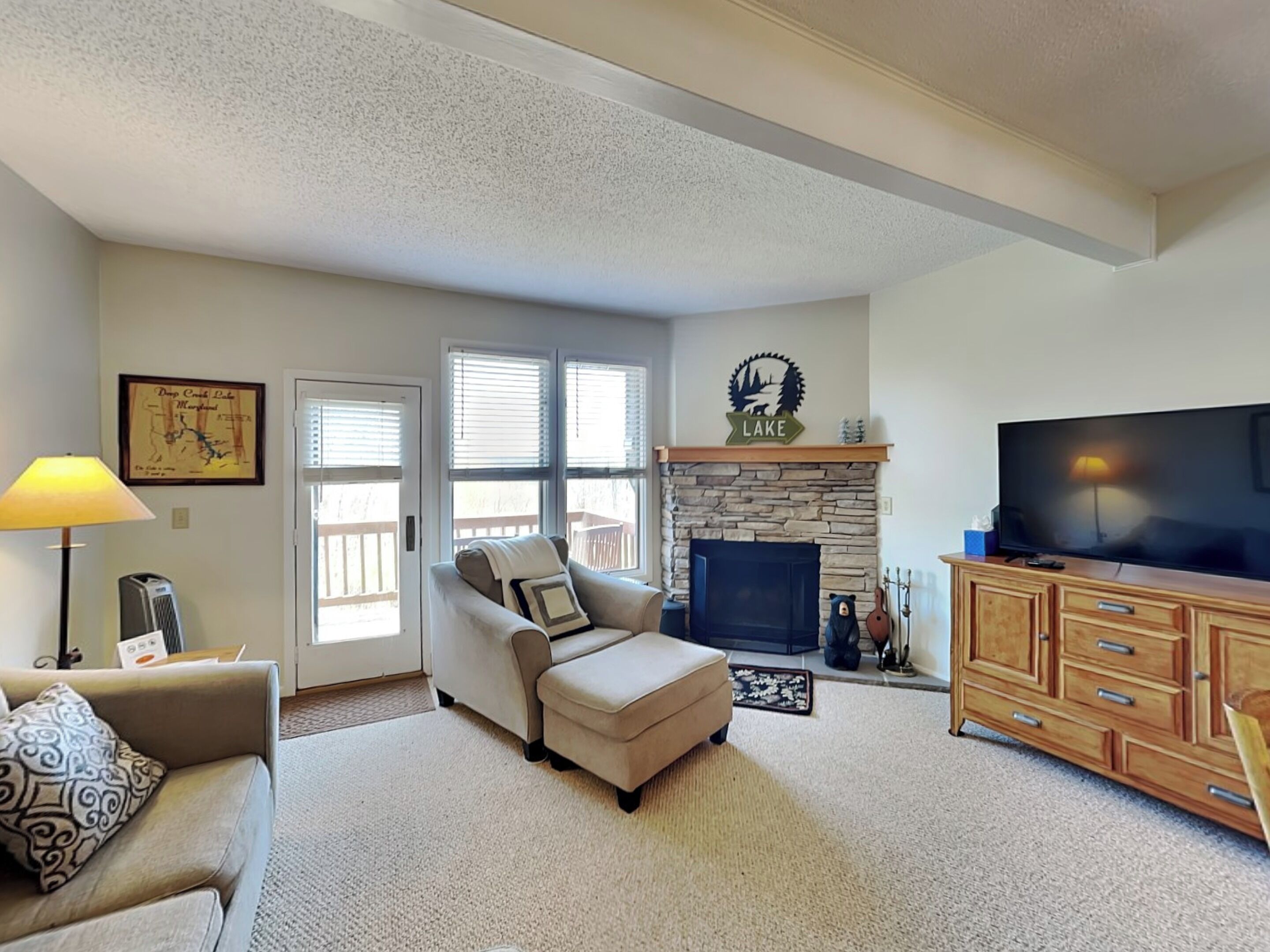 Studio (2 Bedrooms) | Living area | Fireplace