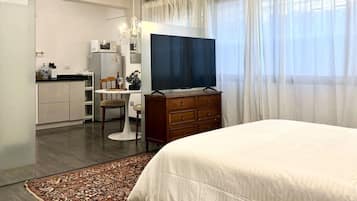 1 habitación, escritorio, tabla de planchar con plancha y wifi gratis