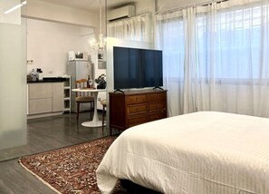 1 sovrum, skrivbord, strykjärn/strykbräda och gratis wi-fi