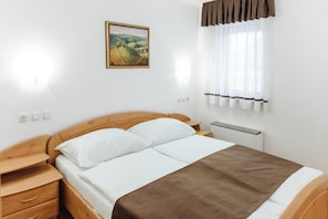 1 bedroom, internet, bed sheets - Twin Room with Balcony 2 (Zrece)
