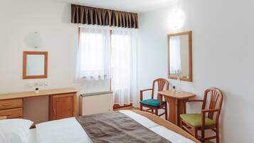 1 bedroom, internet, bed sheets