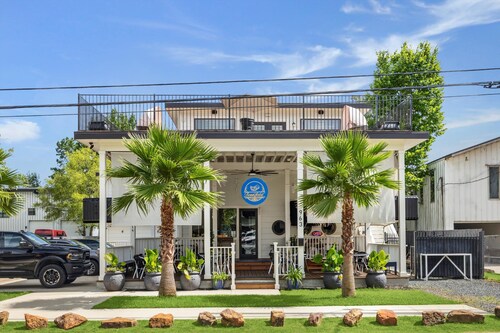 Brand new condo with large rooftop terrace above Beau Soleil restaurant